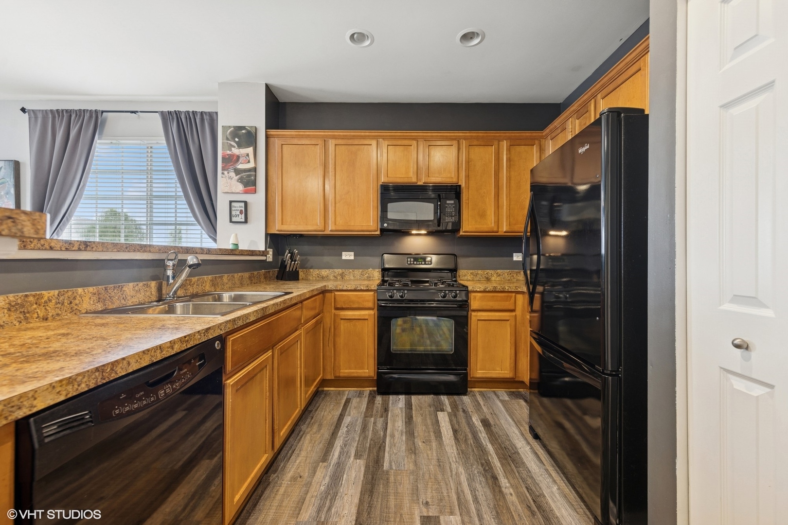 844 Daniel Drive, Minooka, IL 60447