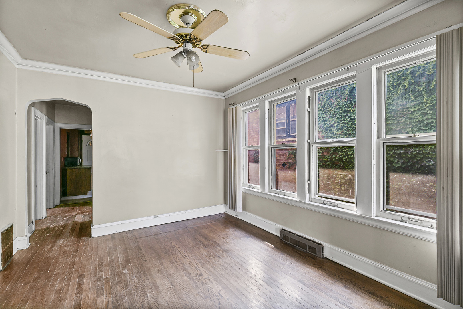 6837 S Michigan Avenue, Chicago, IL 60637