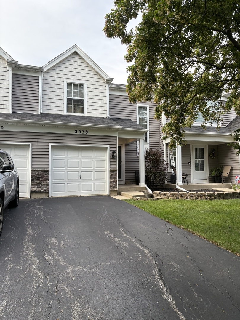 2038 College Green Drive, Elgin, IL 60123