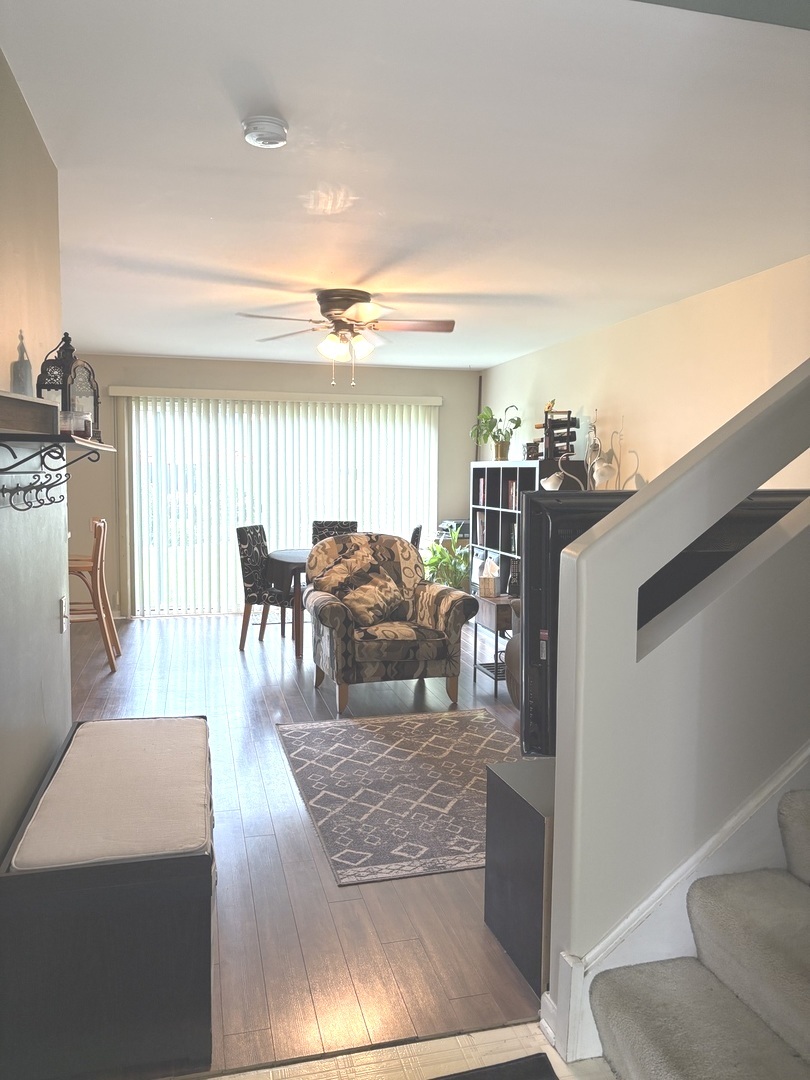 2038 College Green Drive, Elgin, IL 60123