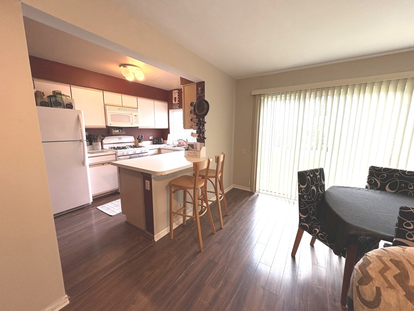 2038 College Green Drive, Elgin, IL 60123