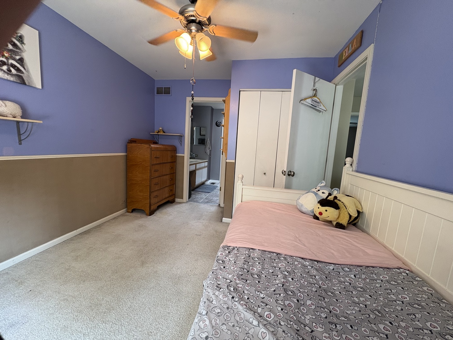 2038 College Green Drive, Elgin, IL 60123