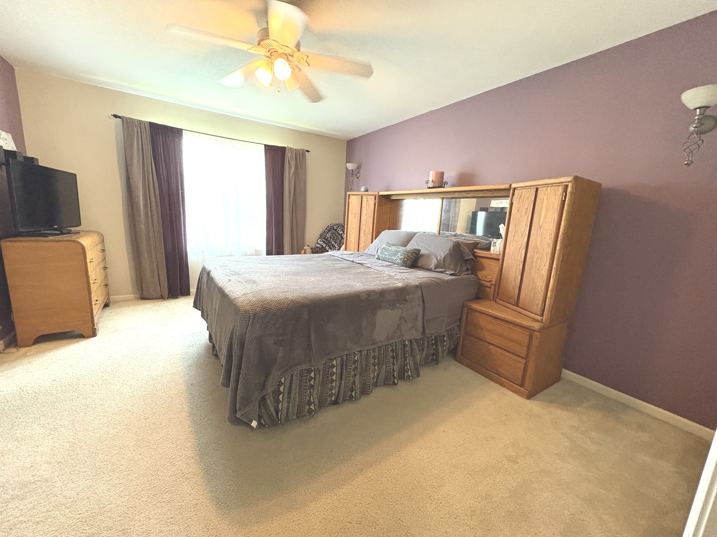 2038 College Green Drive, Elgin, IL 60123