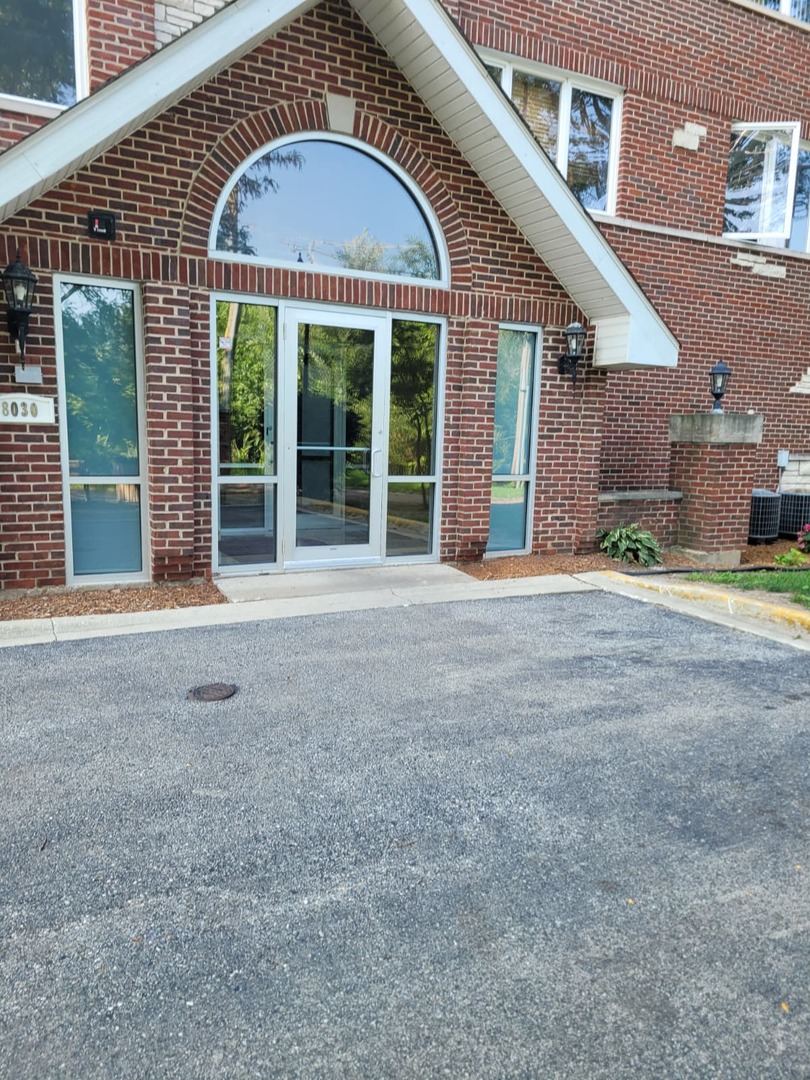 8030 River Walk Drive #2F, Lyons, IL 60534