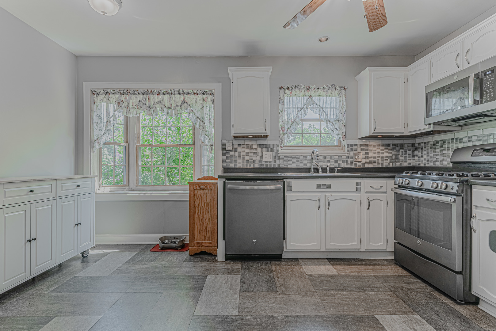 356 Ascot Lane, Streamwood, IL 60107