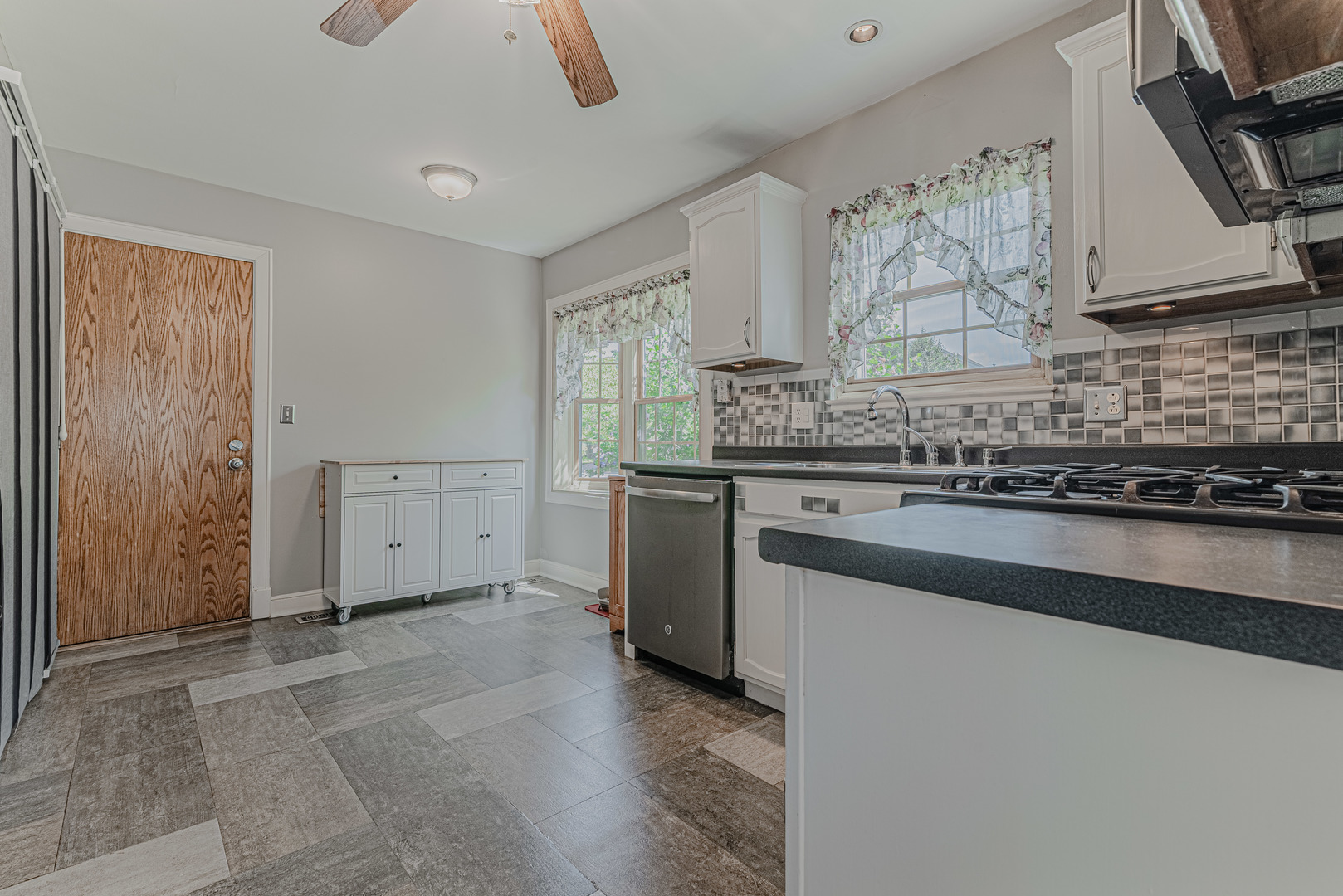 356 Ascot Lane, Streamwood, IL 60107