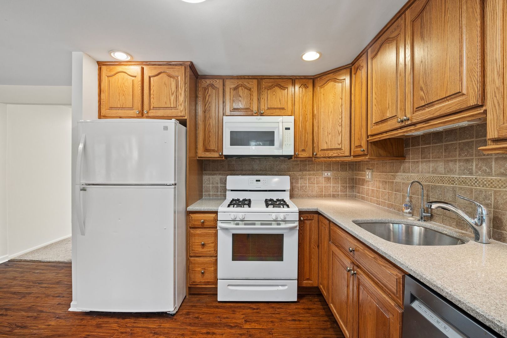 808 S Cedarcrest Drive, Schaumburg, IL 60193