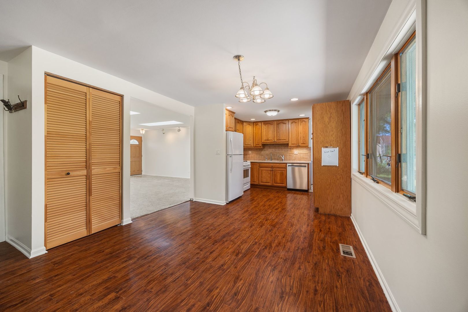 808 S Cedarcrest Drive, Schaumburg, IL 60193