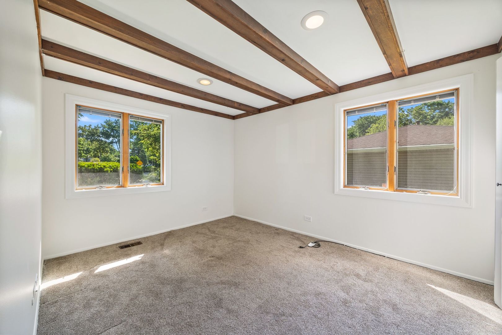 808 S Cedarcrest Drive, Schaumburg, IL 60193