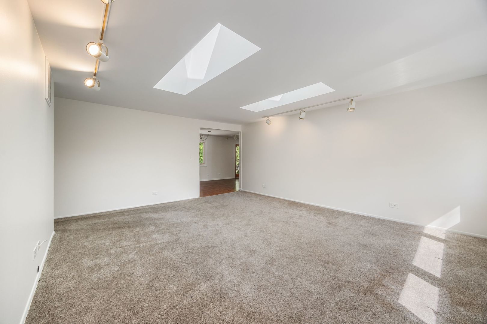 808 S Cedarcrest Drive, Schaumburg, IL 60193