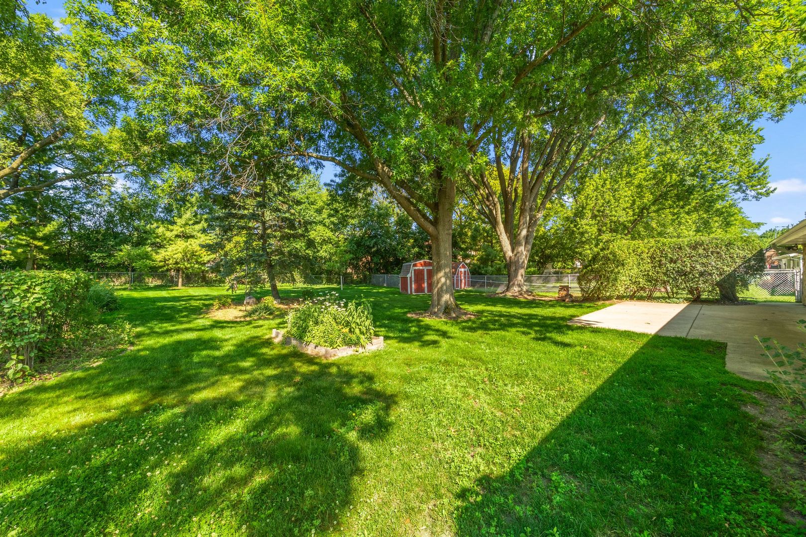 808 S Cedarcrest Drive, Schaumburg, IL 60193
