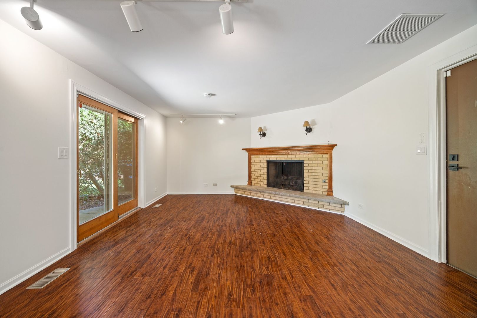 808 S Cedarcrest Drive, Schaumburg, IL 60193