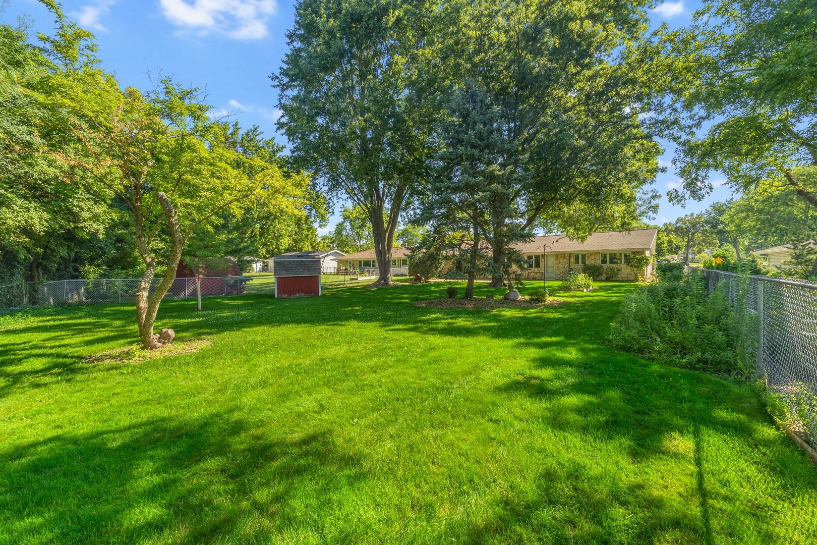 808 S Cedarcrest Drive, Schaumburg, IL 60193