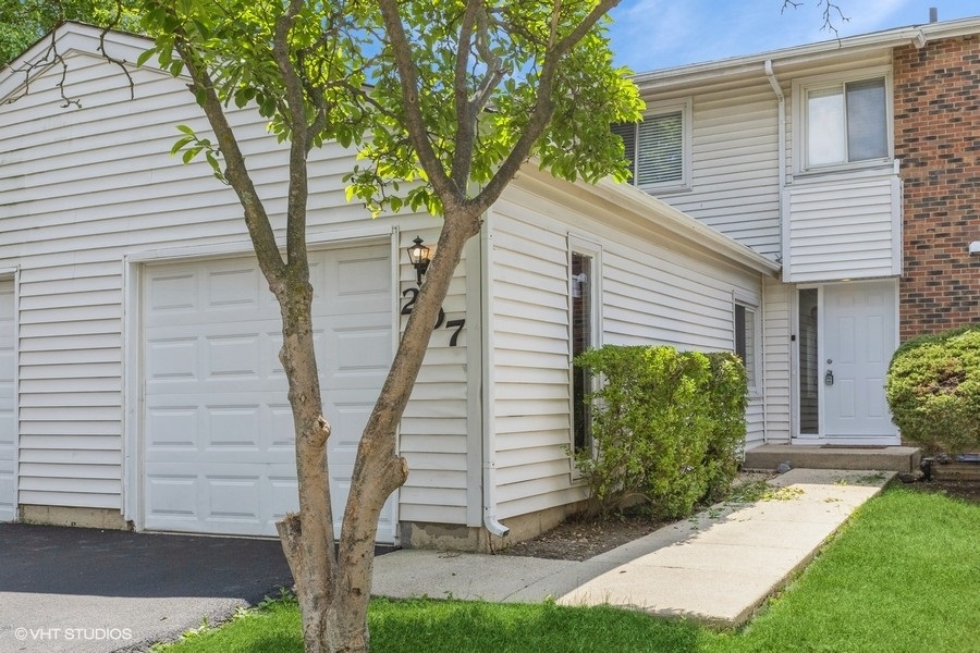 207 Walker Drive, Bolingbrook, IL 60440