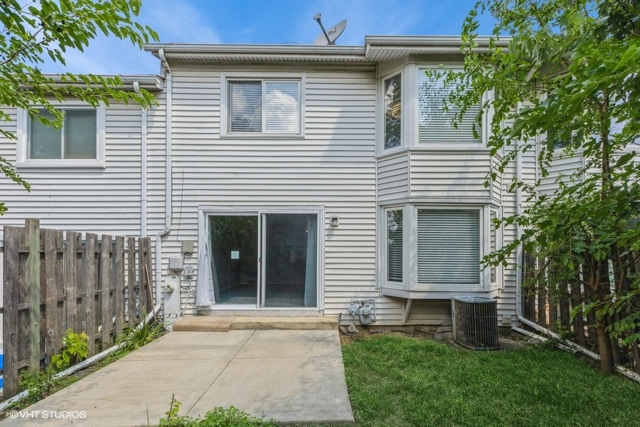 207 Walker Drive, Bolingbrook, IL 60440