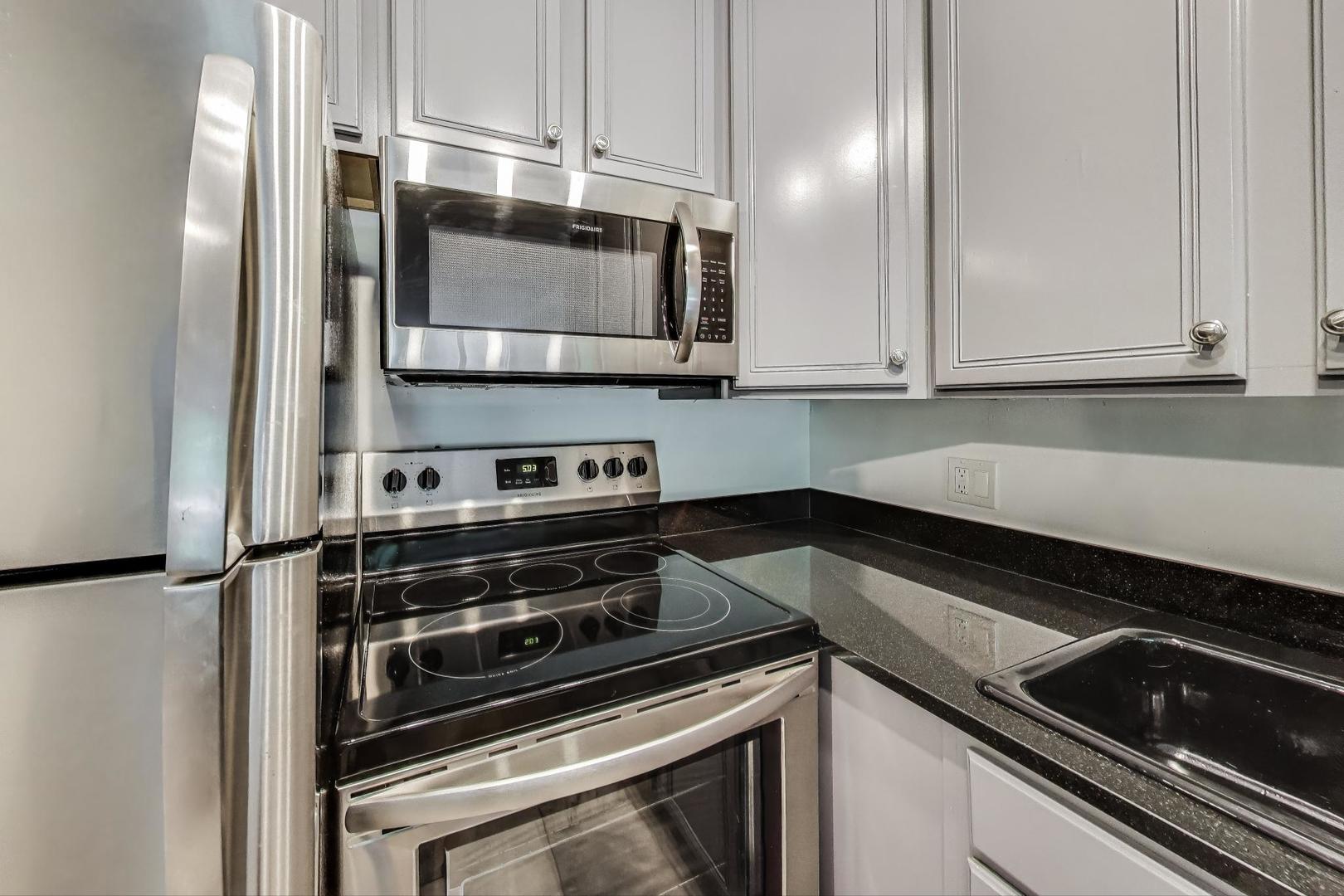 5800 Oakwood Drive #1F, Lisle, IL 60532