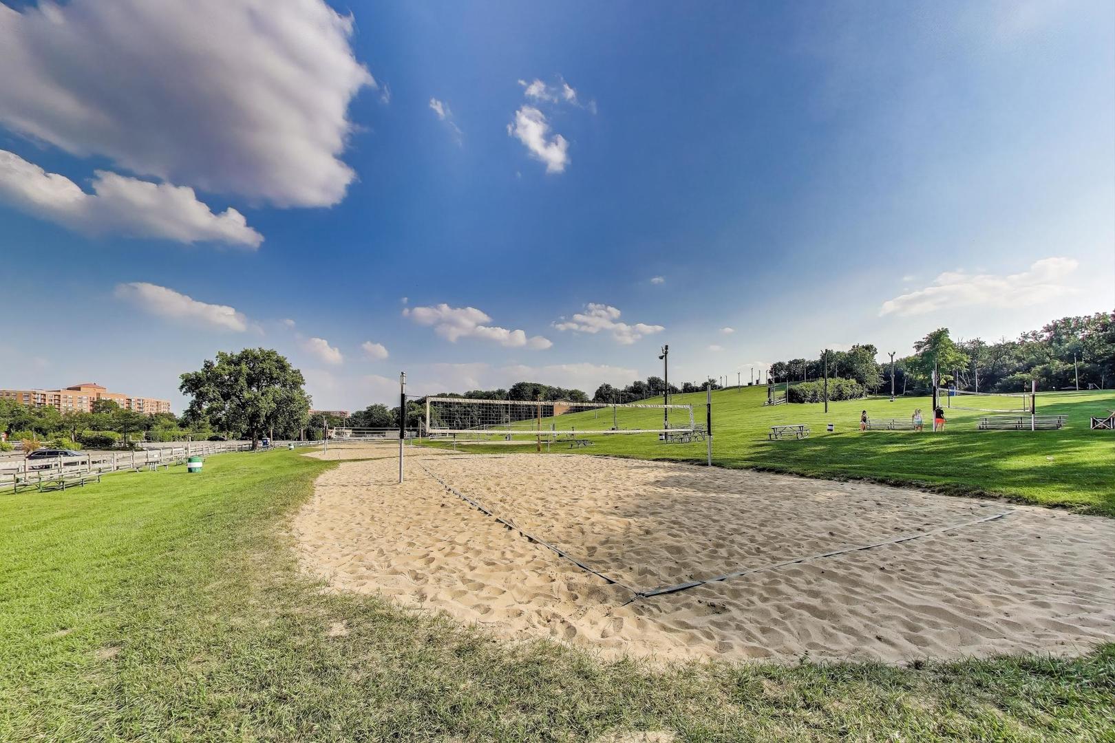 5800 Oakwood Drive #1F, Lisle, IL 60532