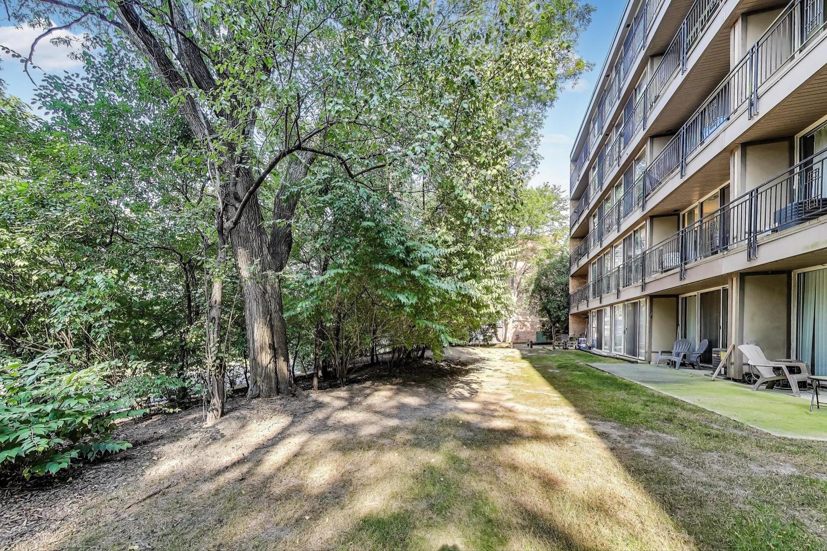 5800 Oakwood Drive #1F, Lisle, IL 60532