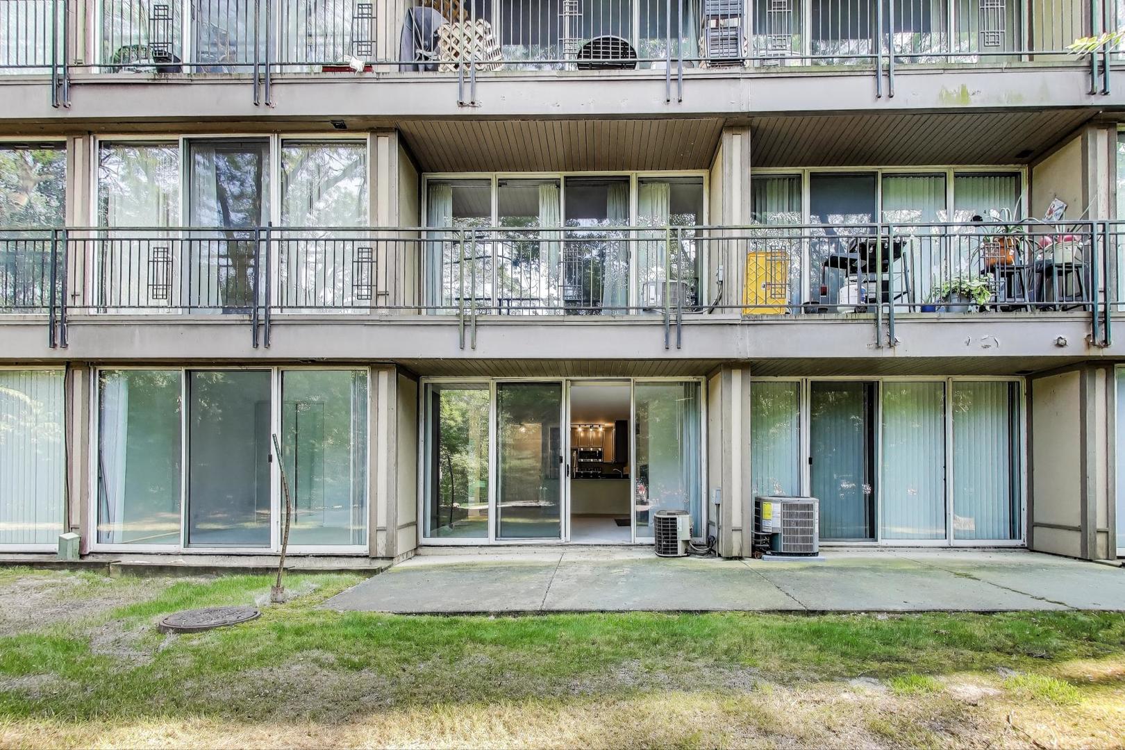 5800 Oakwood Drive #1F, Lisle, IL 60532