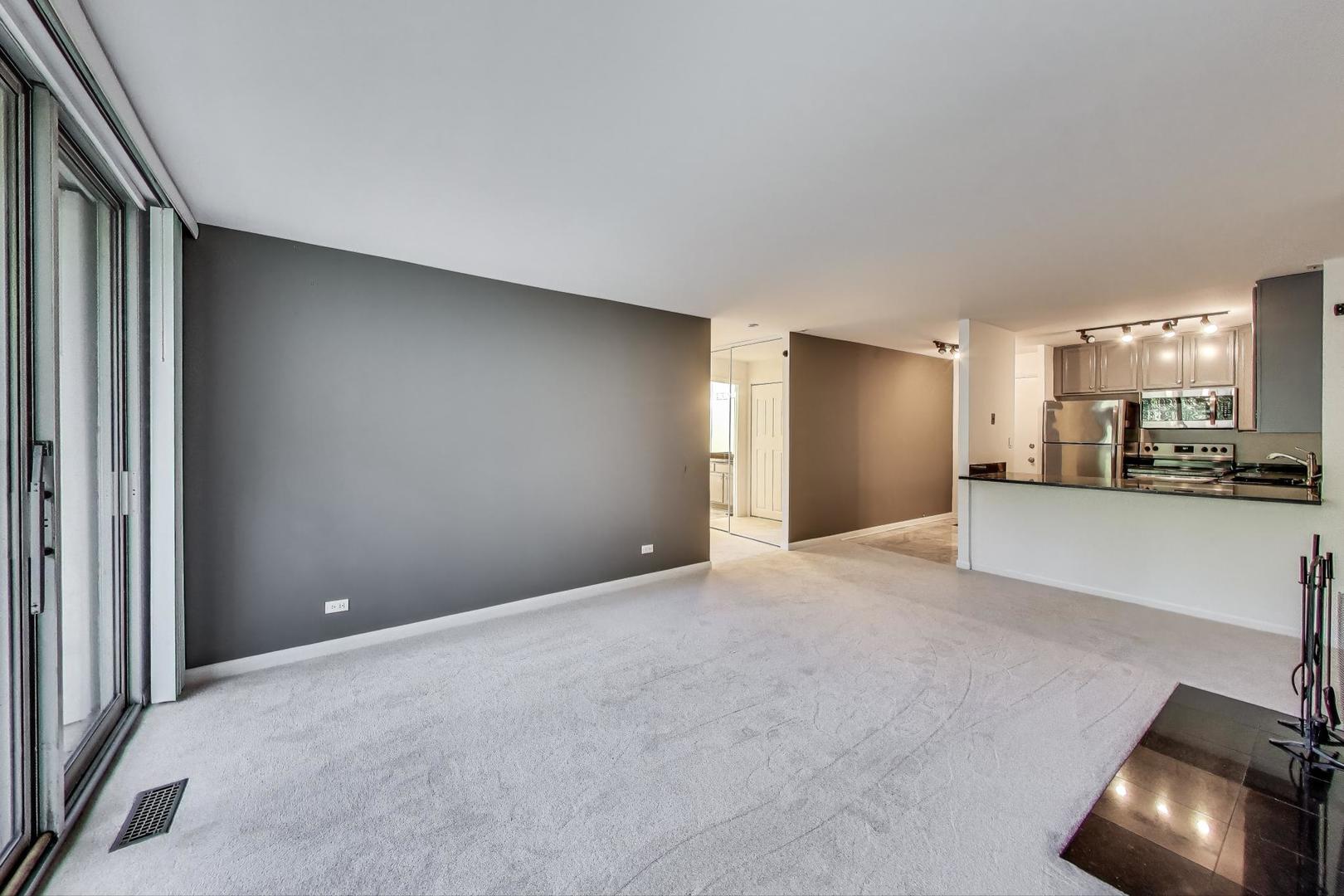 5800 Oakwood Drive #1F, Lisle, IL 60532