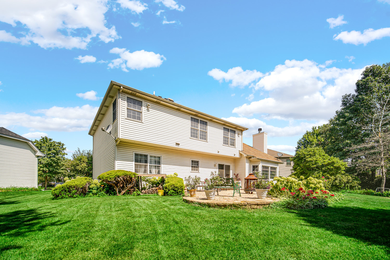 660 Dewig Court, North Aurora, IL 60542