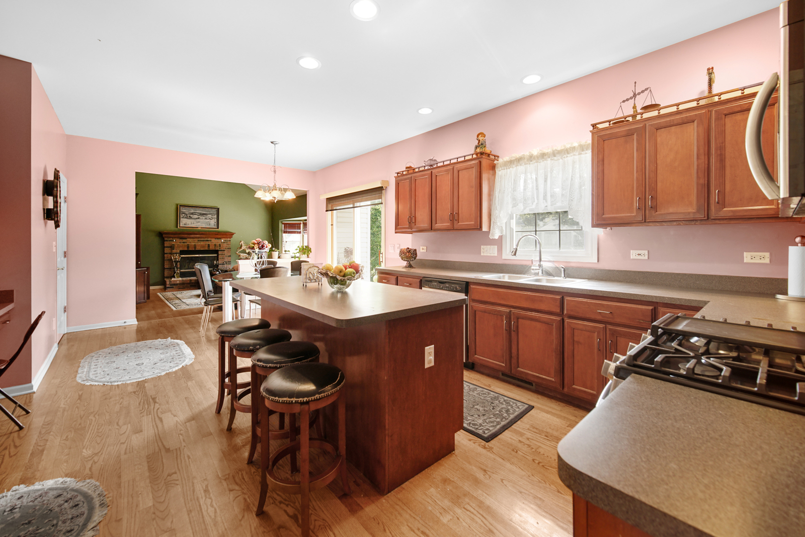 660 Dewig Court, North Aurora, IL 60542