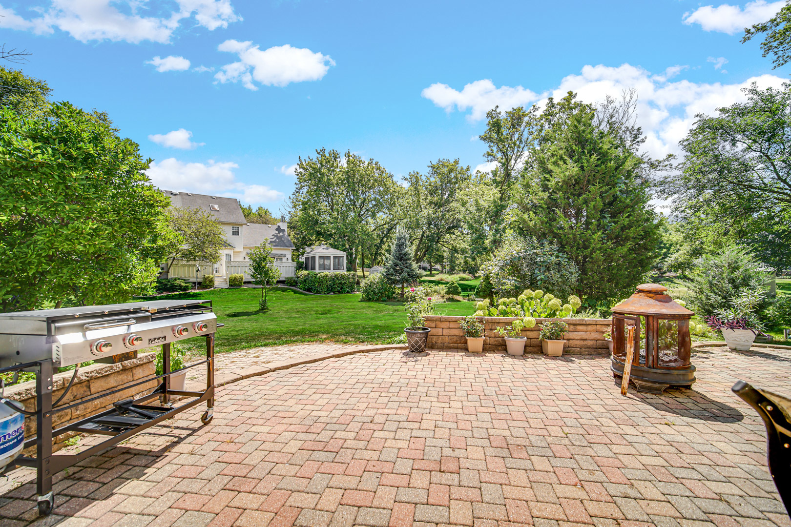 660 Dewig Court, North Aurora, IL 60542