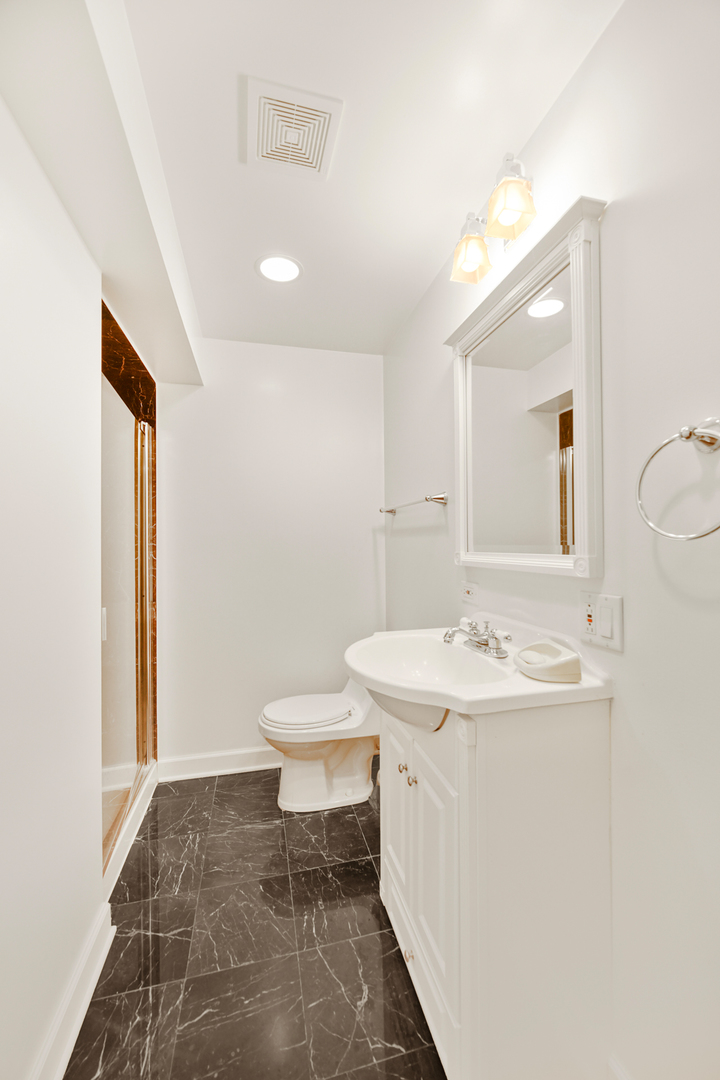 660 Dewig Court, North Aurora, IL 60542
