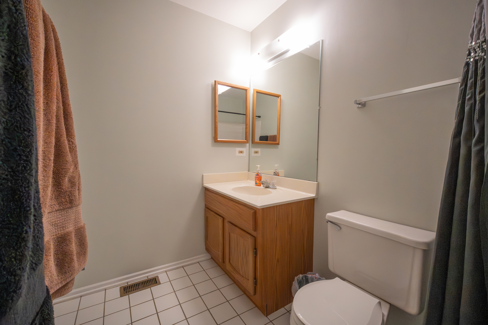 4423 Edinburg Lane, Hanover Park, IL 60133