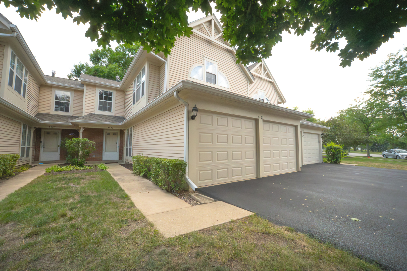 4423 Edinburg Lane, Hanover Park, IL 60133