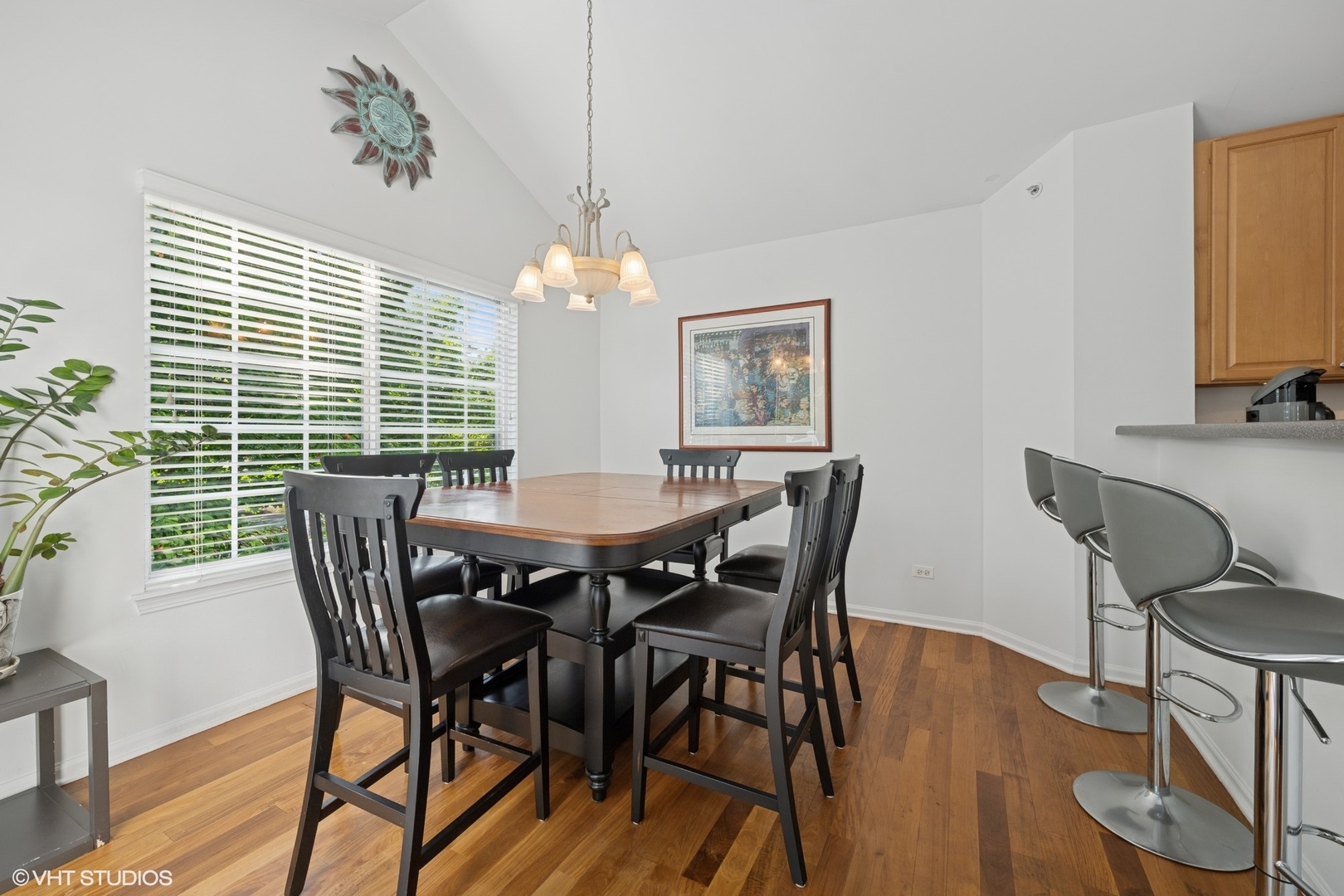 10 Cherbourg Court, Wheeling, IL 60090