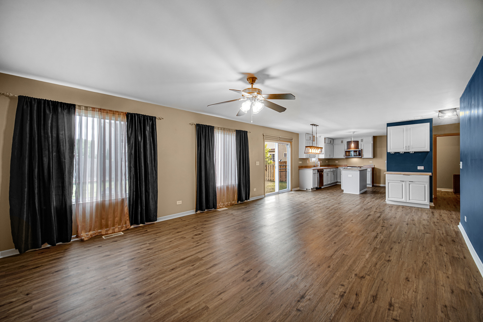 352 Westport Drive, Pingree Grove, IL 60140