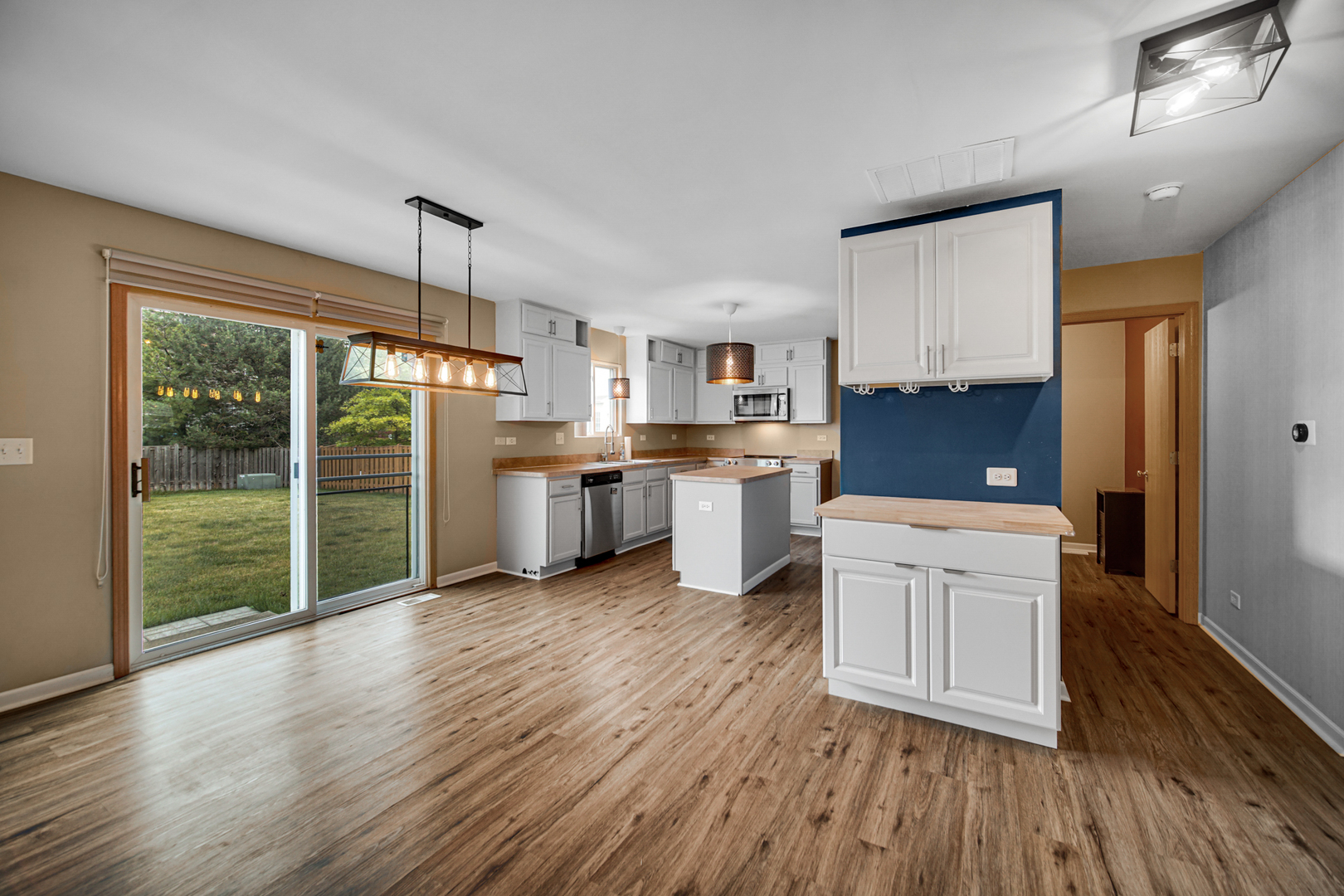352 Westport Drive, Pingree Grove, IL 60140