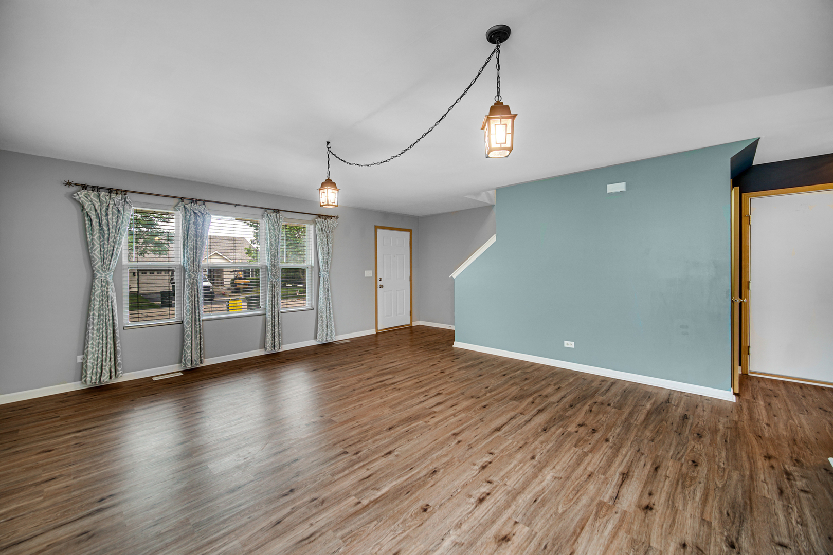 352 Westport Drive, Pingree Grove, IL 60140