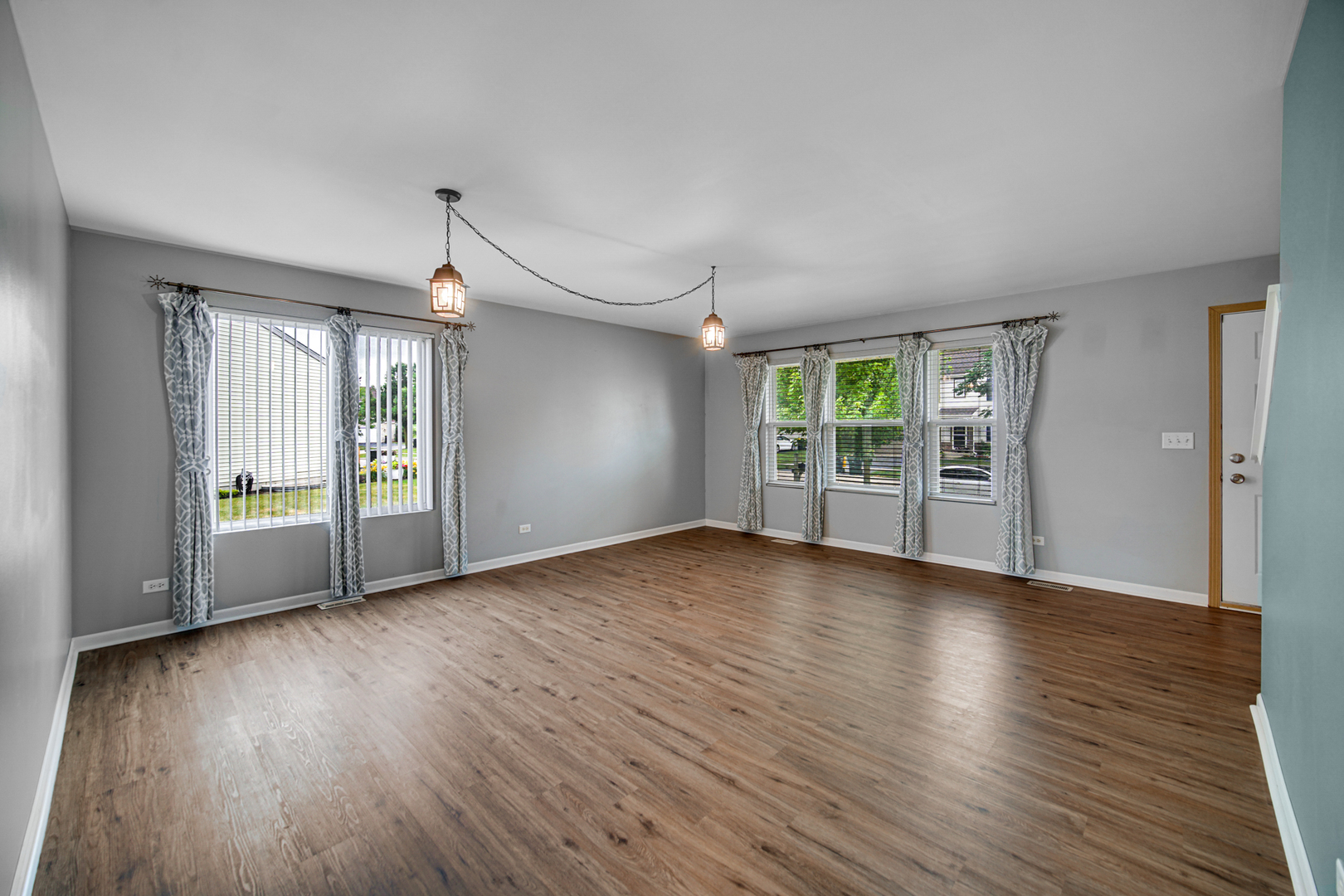 352 Westport Drive, Pingree Grove, IL 60140