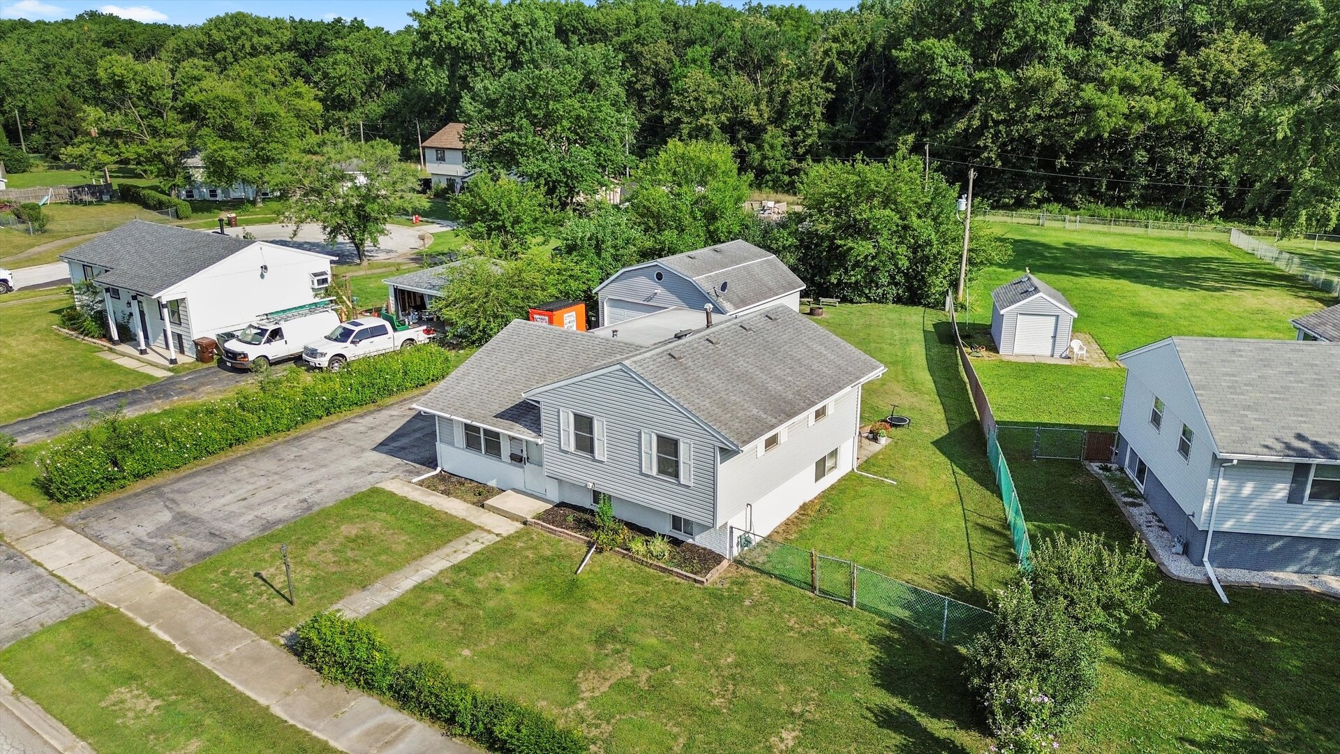 513 E Maple Drive, Glenwood, IL 60425