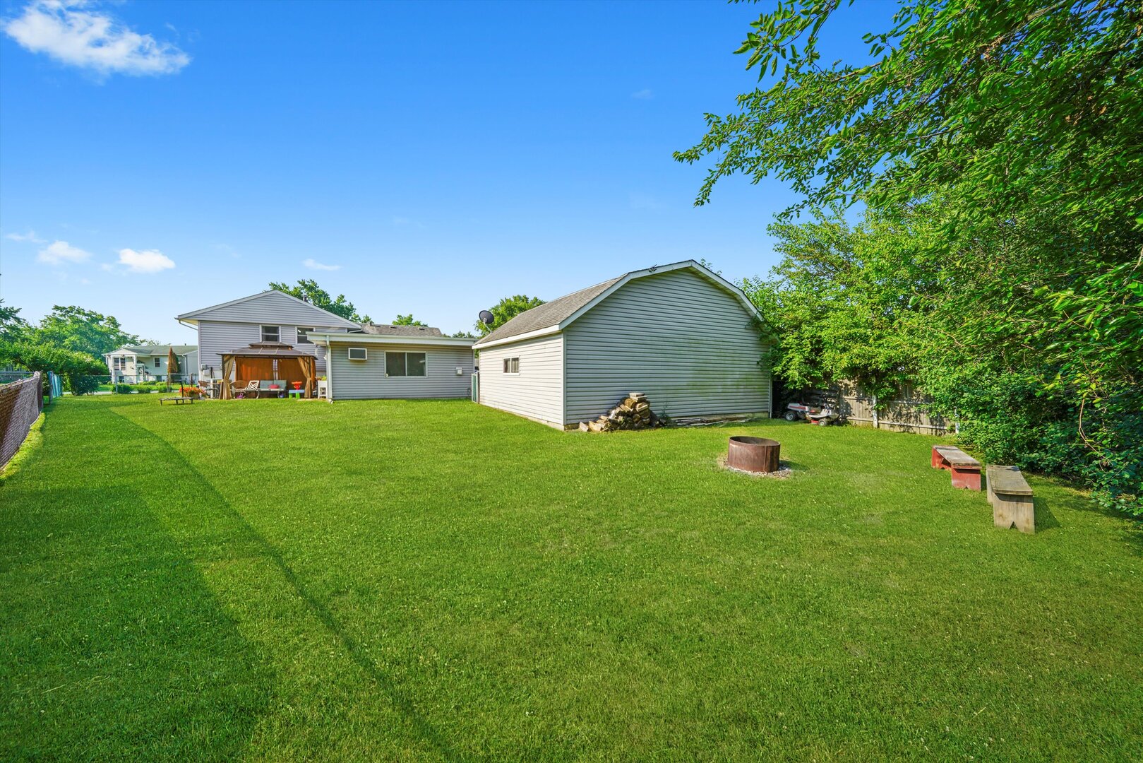 513 E Maple Drive, Glenwood, IL 60425