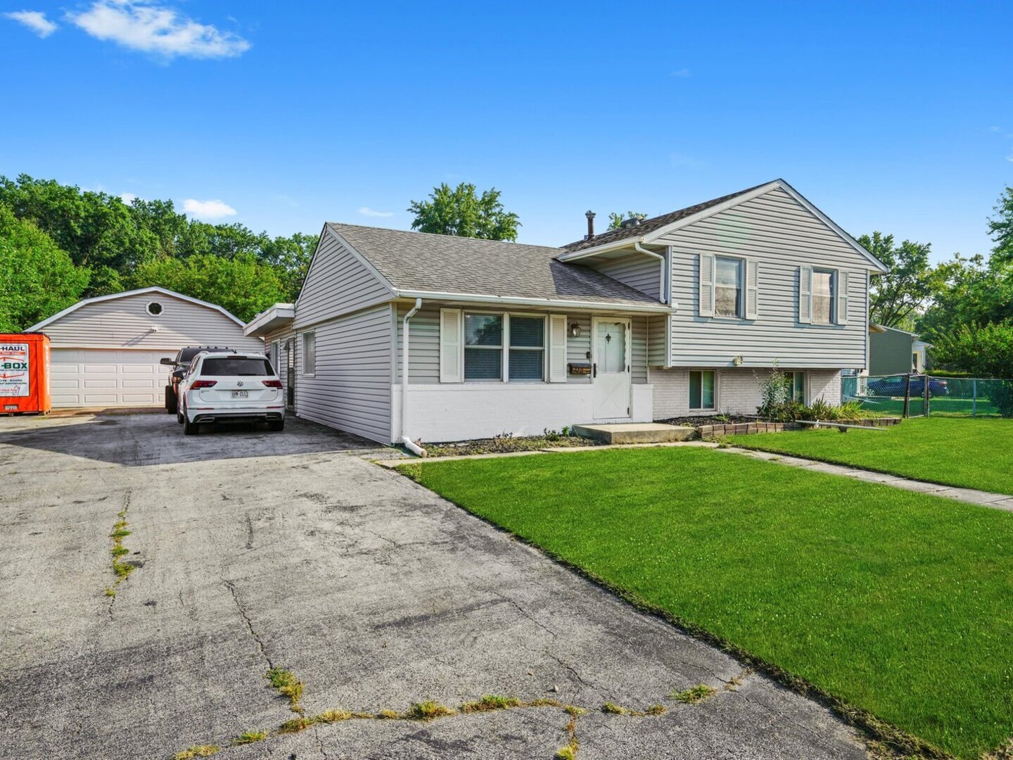 513 E Maple Drive, Glenwood, IL 60425