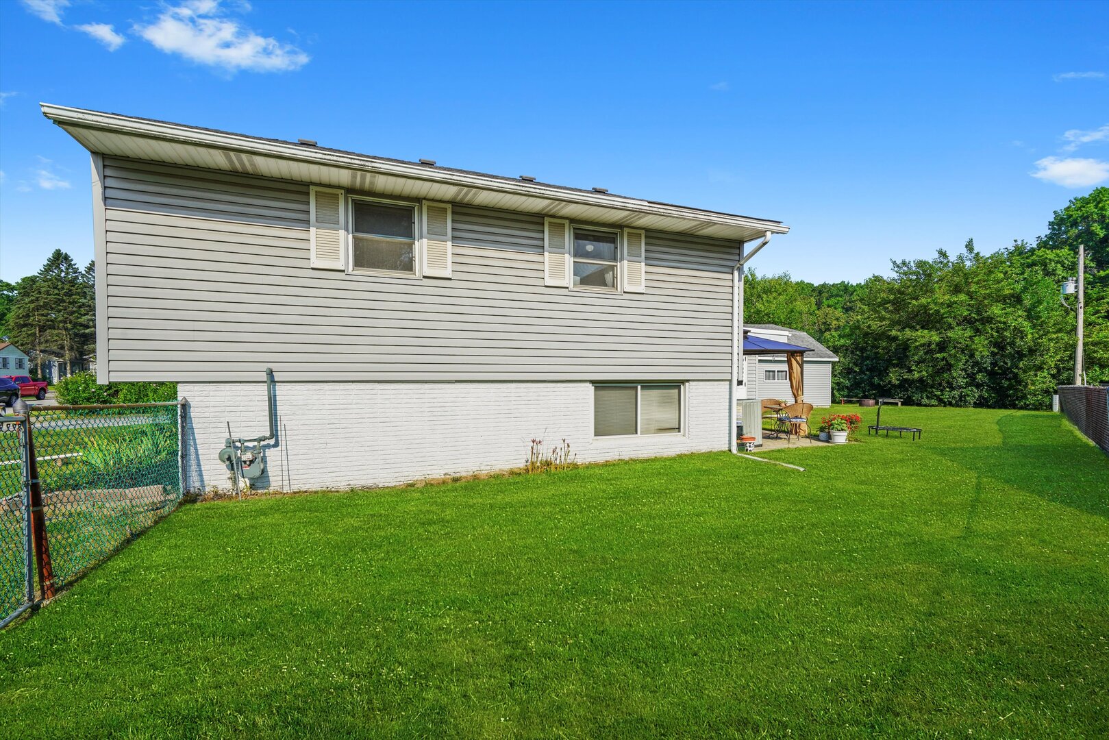 513 E Maple Drive, Glenwood, IL 60425