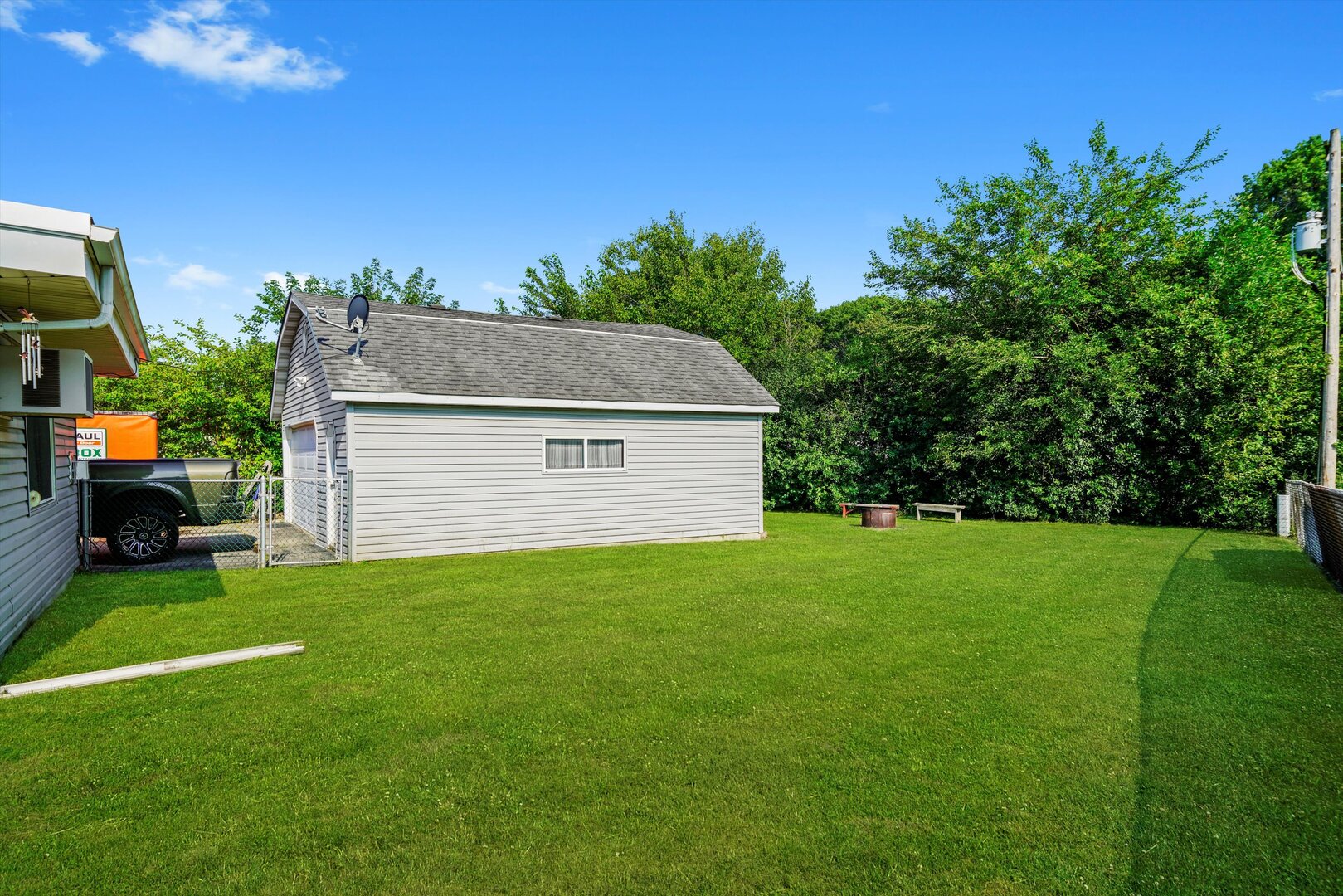513 E Maple Drive, Glenwood, IL 60425