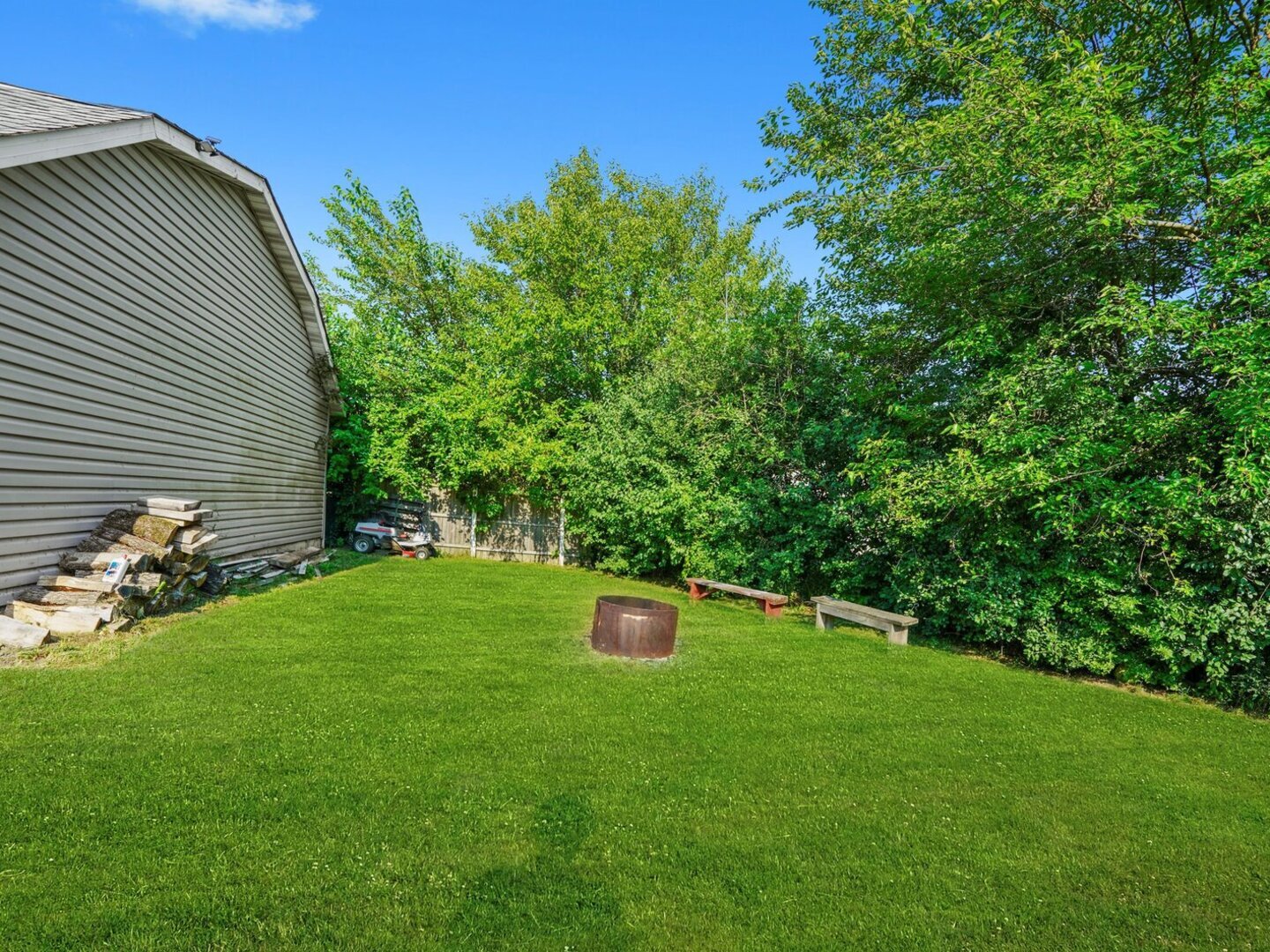 513 E Maple Drive, Glenwood, IL 60425