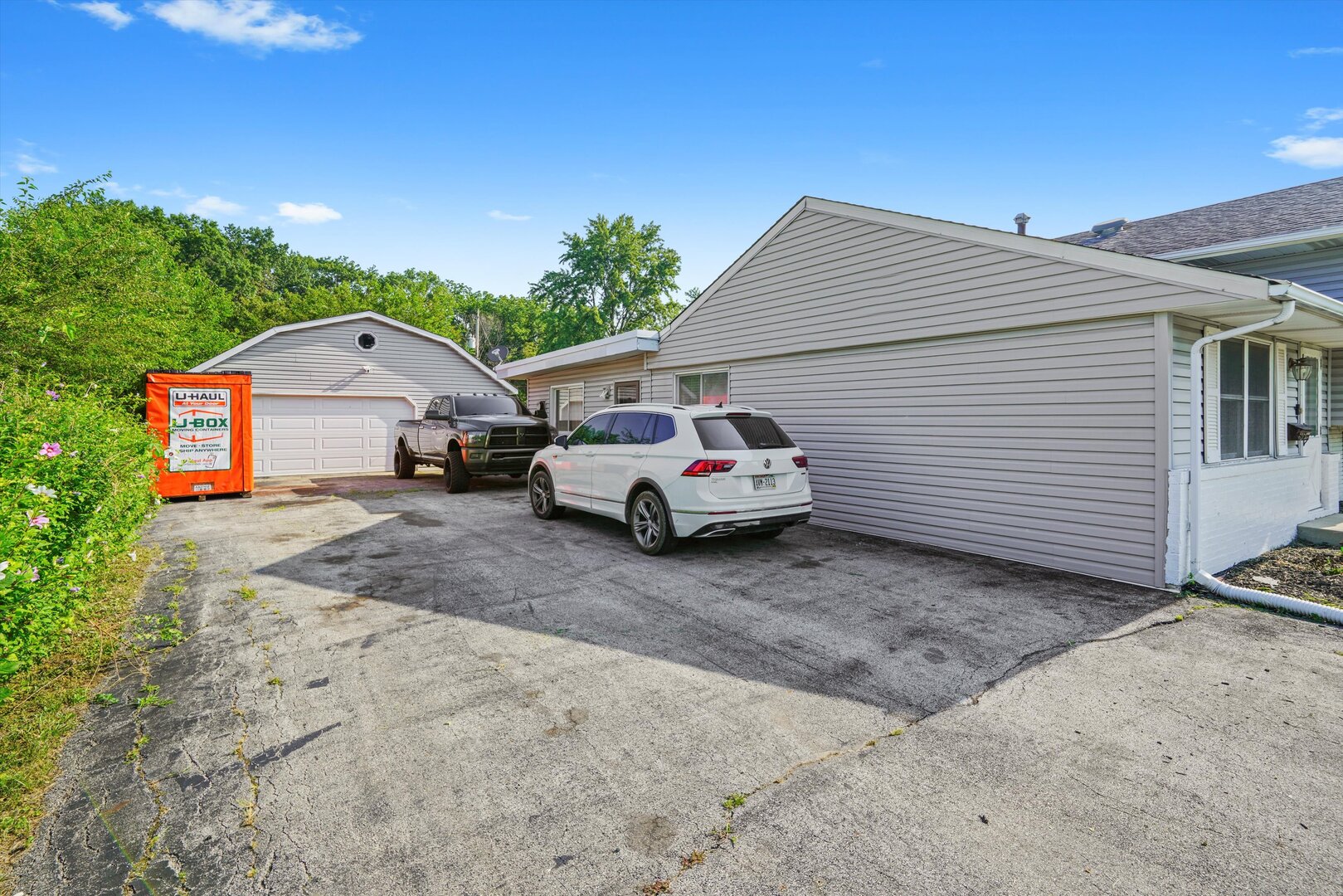513 E Maple Drive, Glenwood, IL 60425