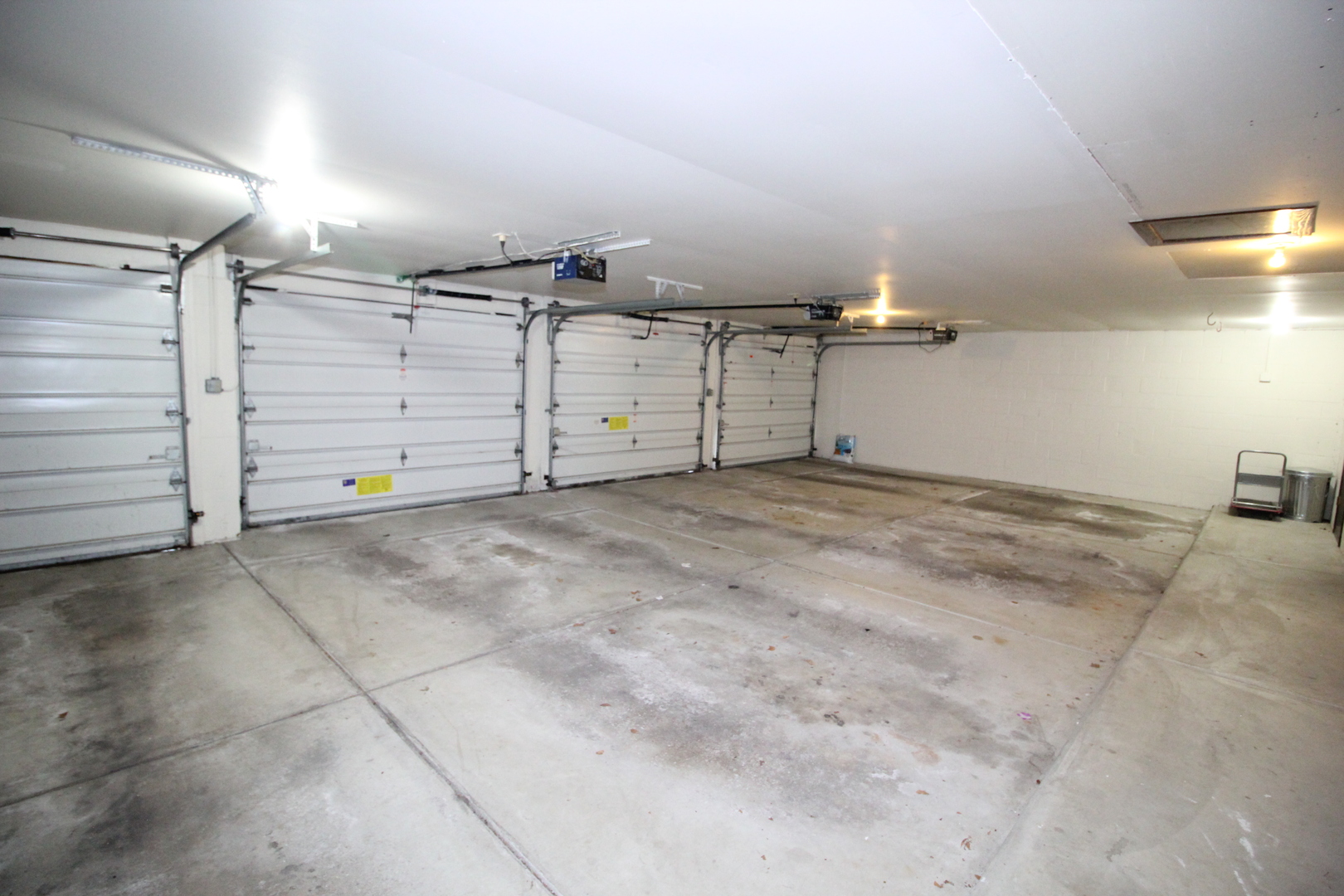 7853 W Oak Hills Court #2DR, Palos Heights, IL 60463