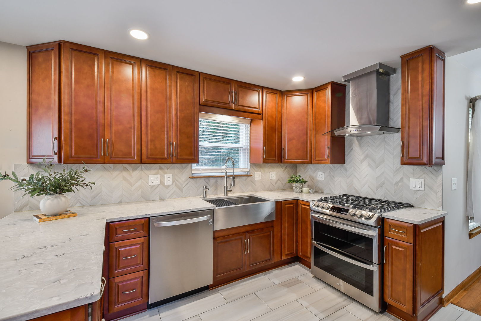 614 Pearces Ford Road, Oswego, IL 60543