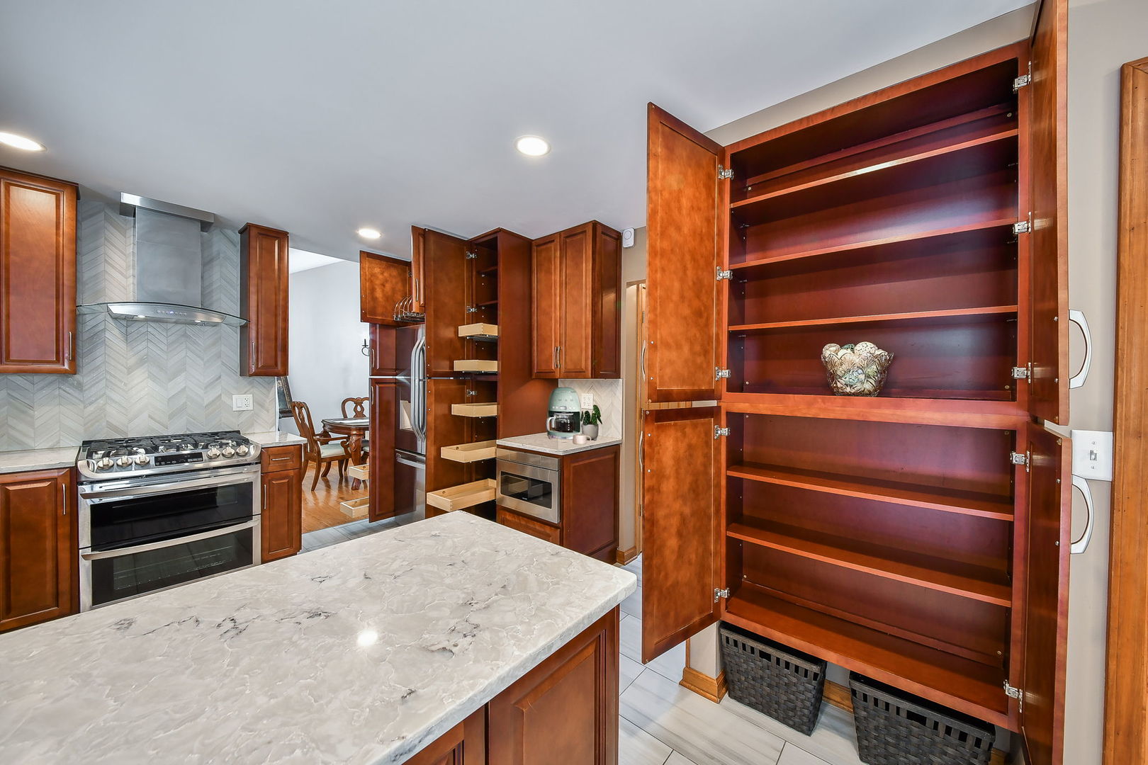 614 Pearces Ford Road, Oswego, IL 60543