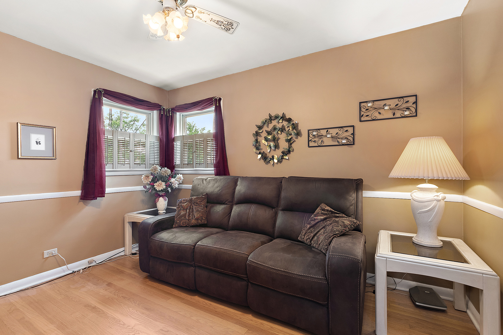 9020 S 49th Avenue, Oak Lawn, IL 60453
