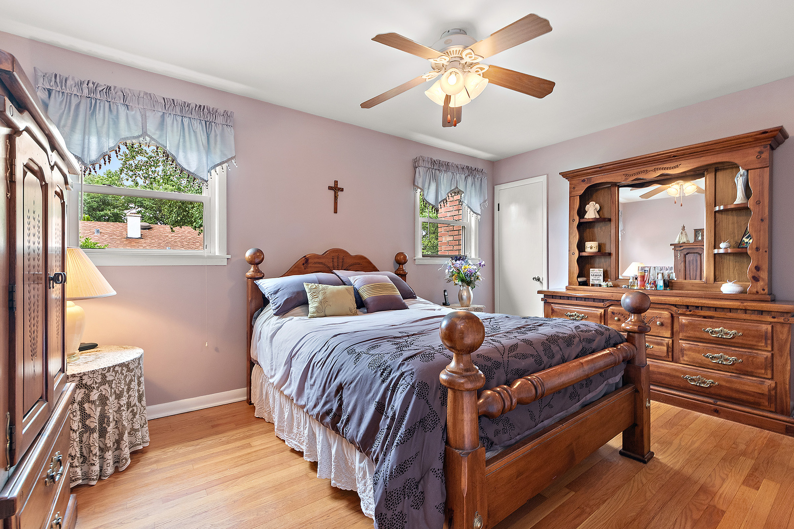 9020 S 49th Avenue, Oak Lawn, IL 60453