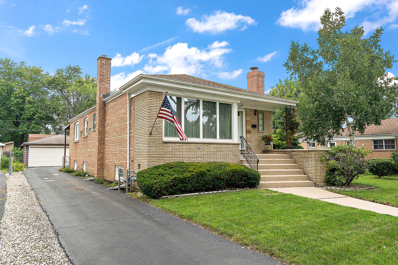 9020 S 49th Avenue, Oak Lawn, IL 60453