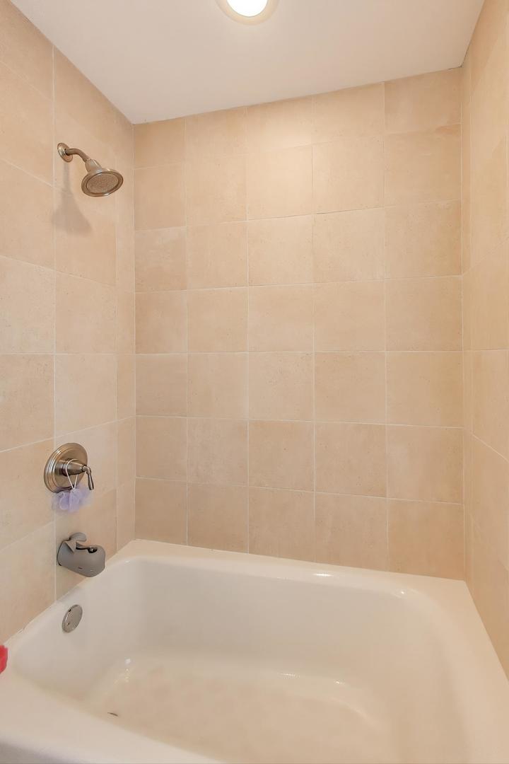 6067 N OCONTO Avenue, Chicago, IL 60631