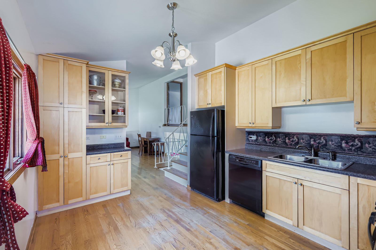 2N046 Clarendon Avenue, Lombard, IL 60148